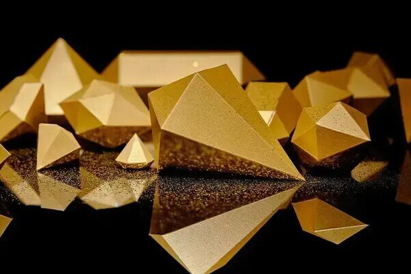 Gold Prices Fall Rs1,400 Per Tola