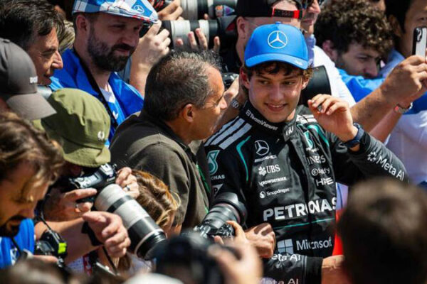 Antonelli Outmuscles Hamilton in F1 Sprint Race Thriller