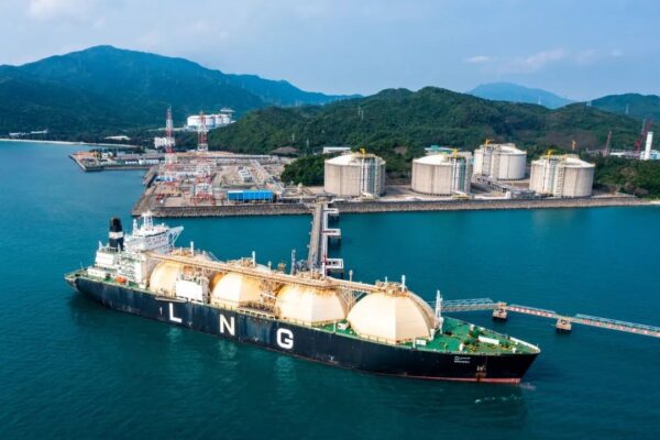 Pakistan Turns to Costly Spot LNG Imports Amid Qatar Disruption