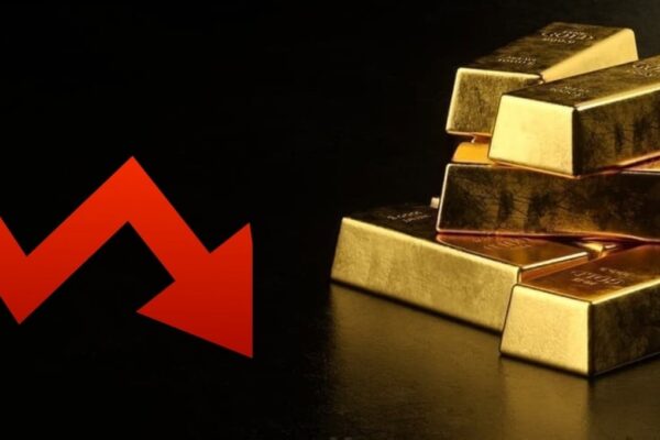 Gold prices fall as per tola rate drops by Rs5,600 in Pakistan